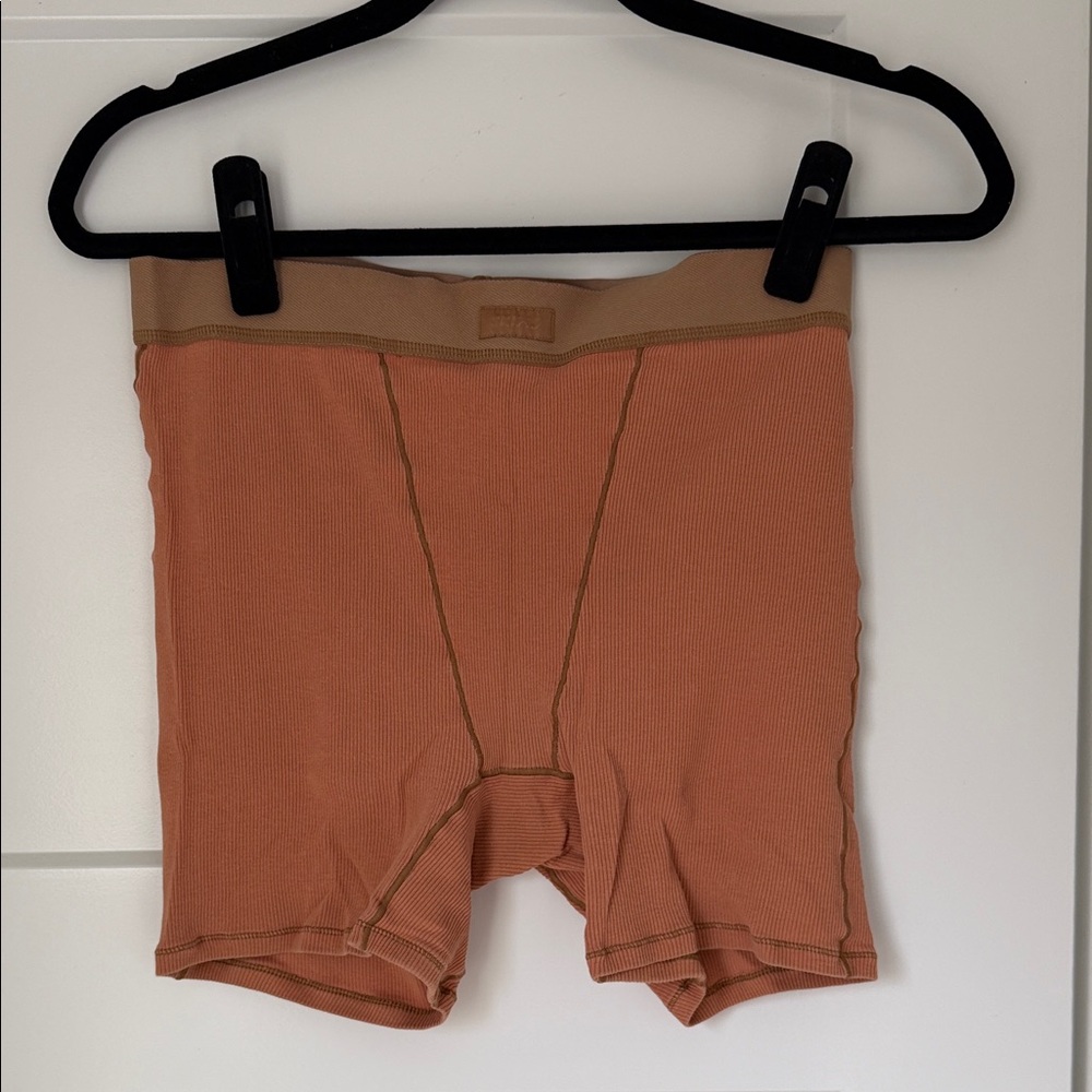 SKIMS Women's Tan Boxer Briefs